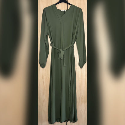 V-Neck Back Pleated Abaya Dress