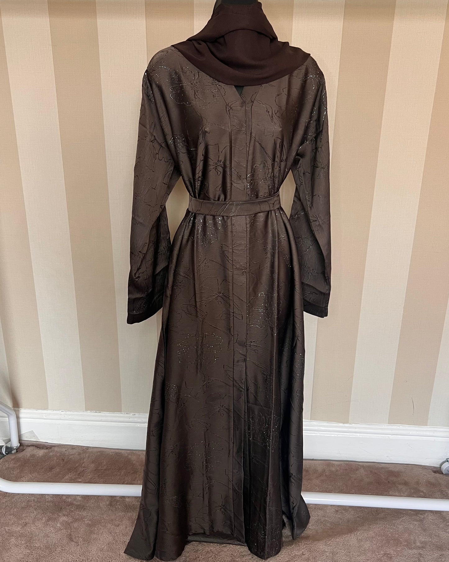 Laylah Embellished Jacquard Print Abaya Set