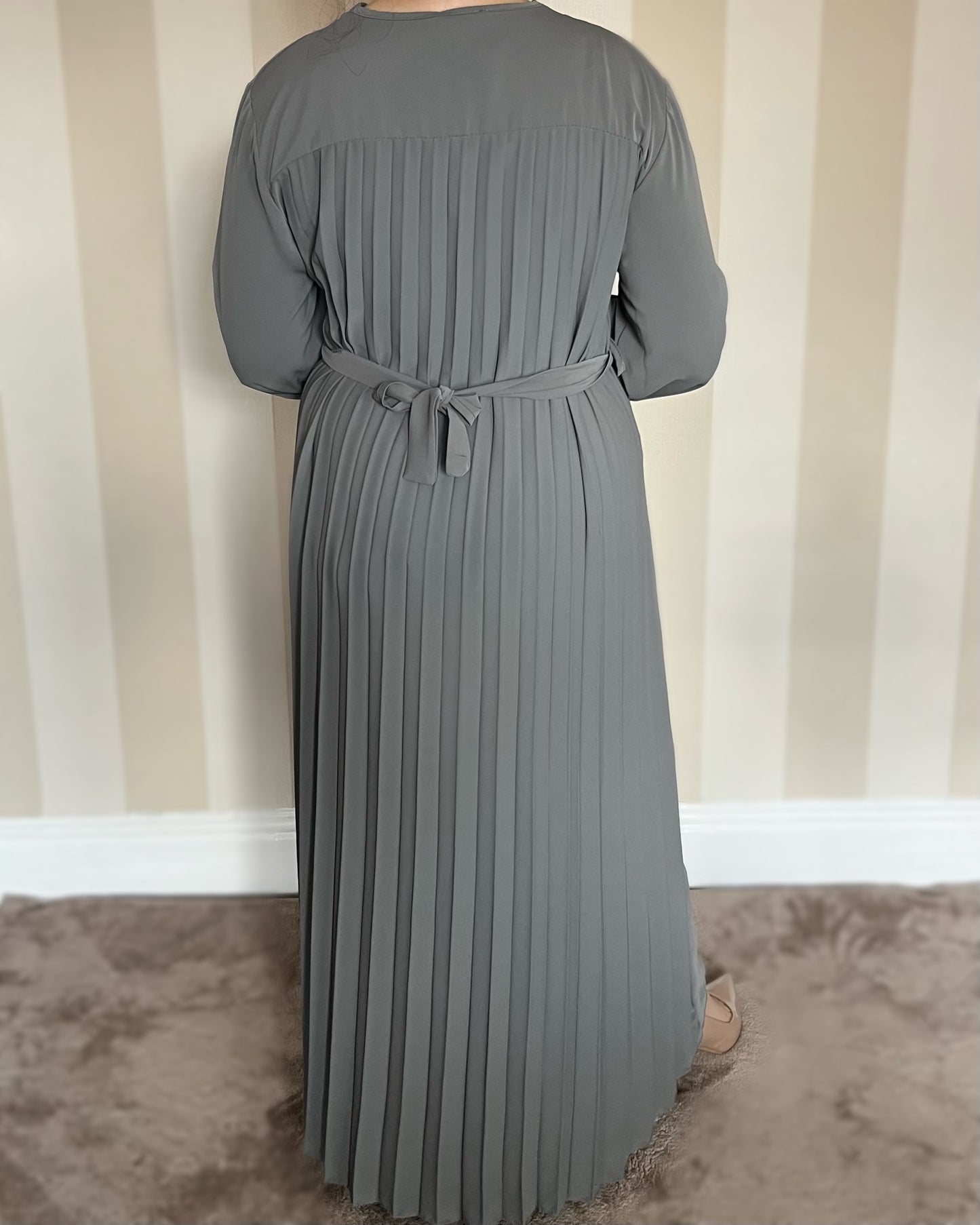 V-Neck Back Pleated Abaya Dress